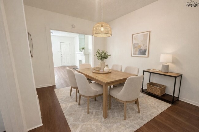 Building Photo - 611 Sunset Dr