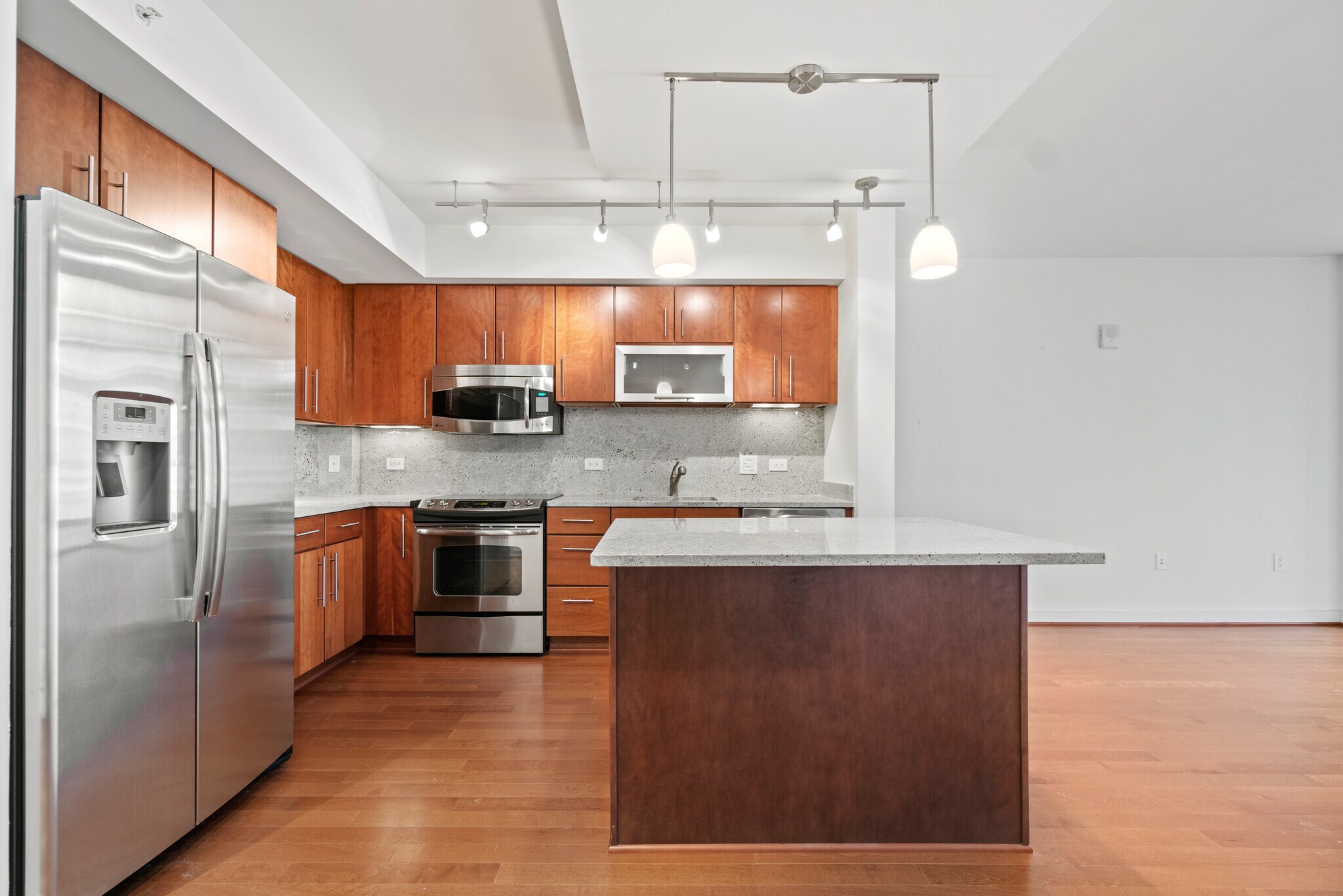 Beautiful Stainless Steel Appliance Package - 1025 1st St SE