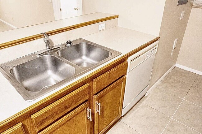 Building Photo - 9909 Westwood Dr