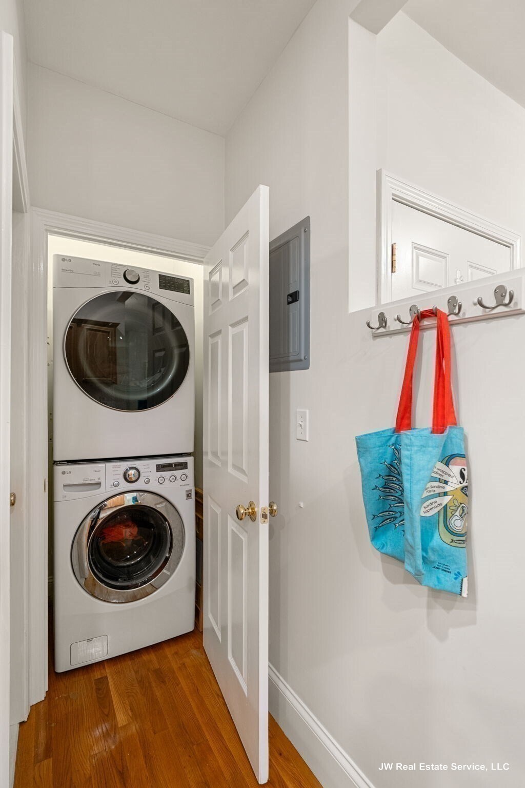 Building Photo - 6 Oakland St