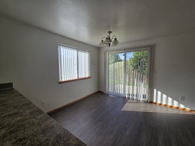 Building Photo - 324 Maylea Pl