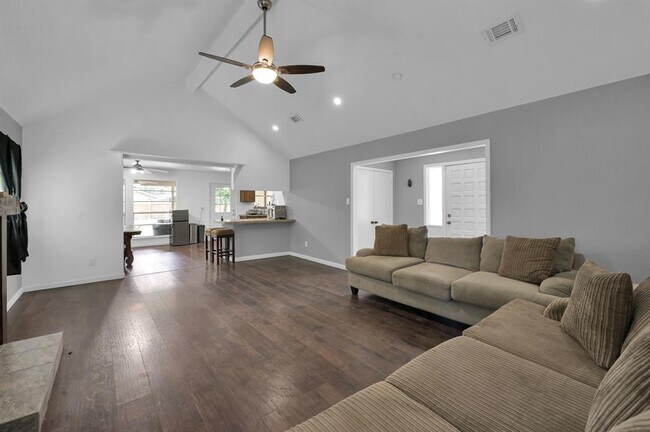 Building Photo - 5928 Sinclair Dr