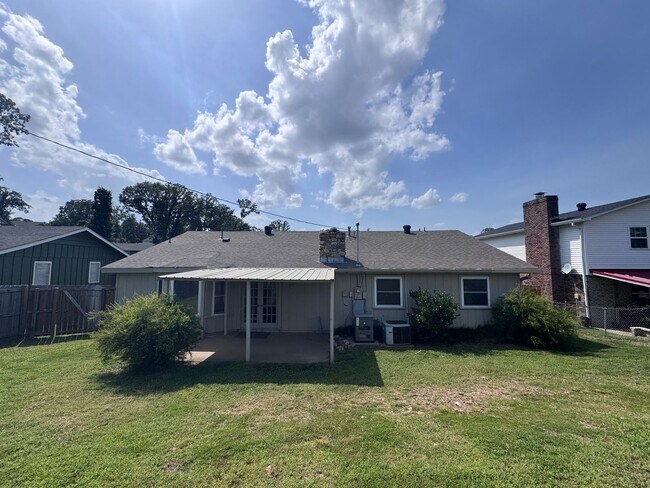 Building Photo - 1115 Briar Creek Rd