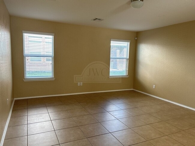 Building Photo - 204 W Gemini Ln
