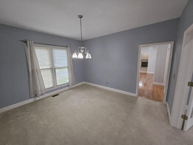 Building Photo - 208 E Bend Ct