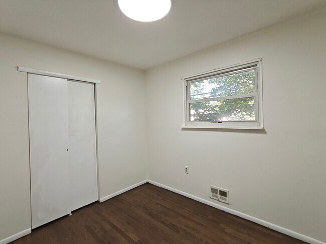 Building Photo - 20 N New Prospect Rd