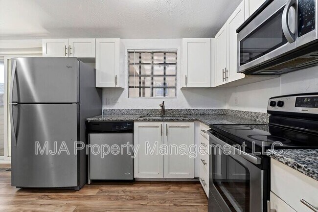 Building Photo - 443 Dorothea Way