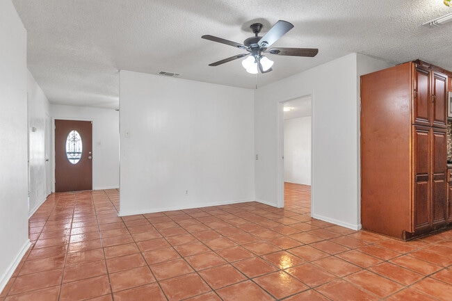 Building Photo - 5935 Highfield St