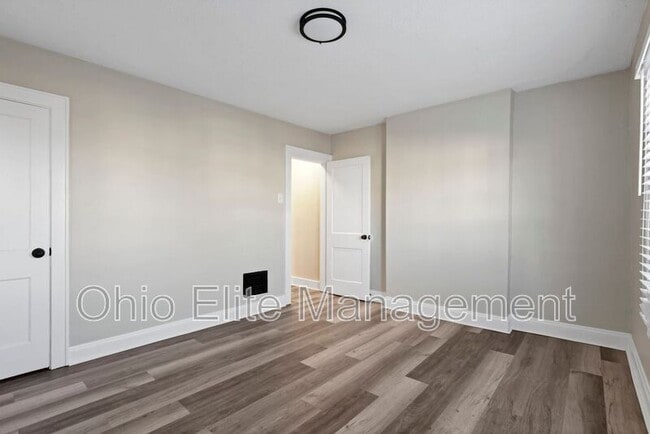 Building Photo - 1398 S Ohio Ave