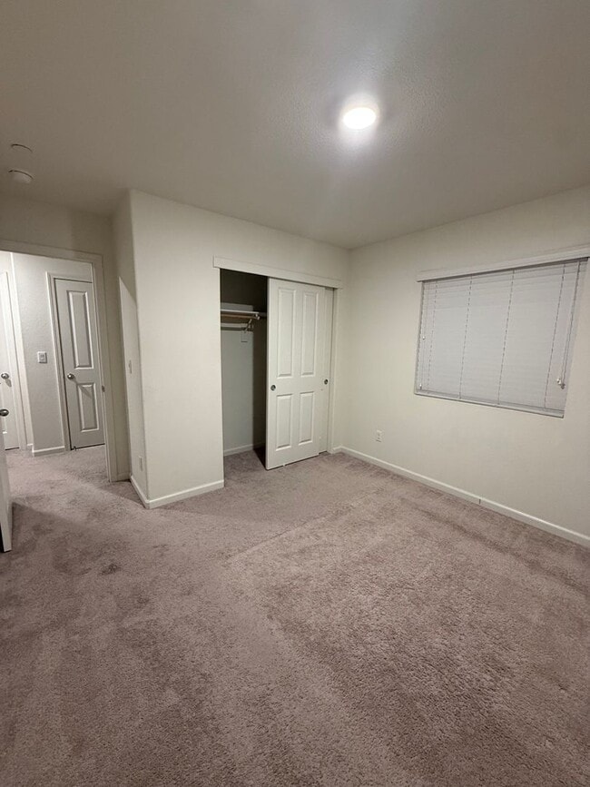 Building Photo - Half month Off!  Nice home with a huge back yard