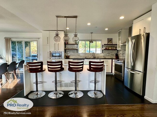 Building Photo - Recently Remodeled 4 Bedroom Home