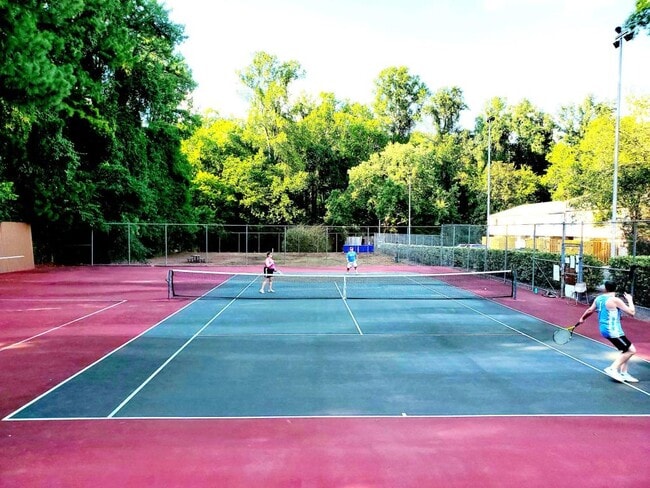 Building Photo - 220 Elizabeth St