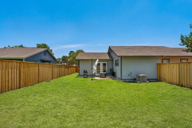 Building Photo - Charming 2-Bed Home with Garage, Fenced Yard & Private Patio in San Antonio – $1,350/mo