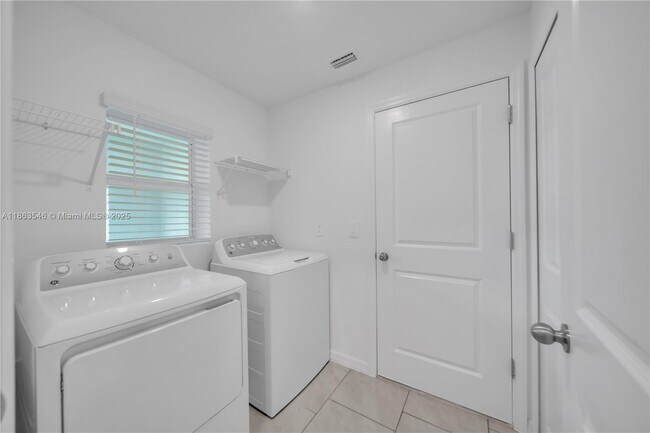 Building Photo - 12089 Monterey Pine Ln