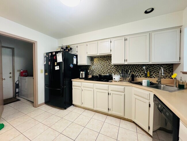 Building Photo - 2164 Seaver Ln