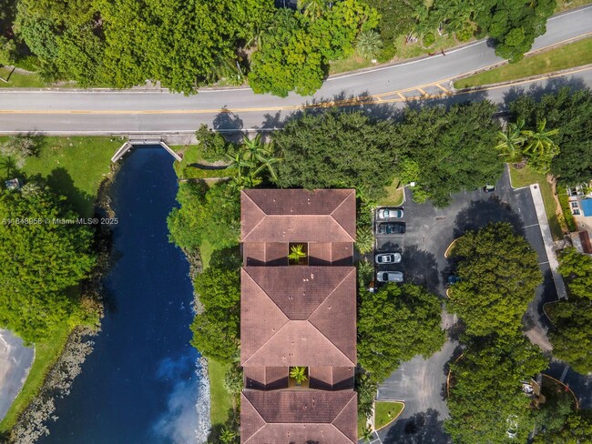 Building Photo - 160 Jacaranda Country Club Dr