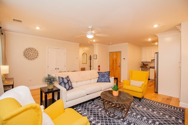 Building Photo - 1008 Tremont St