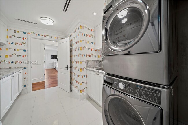 Building Photo - 9435 SW 100th St