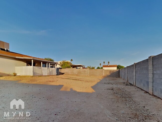 Building Photo - 1916 E Ardmore Dr