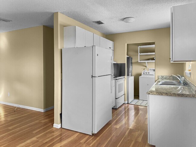 Building Photo - 276 Daffin Pl