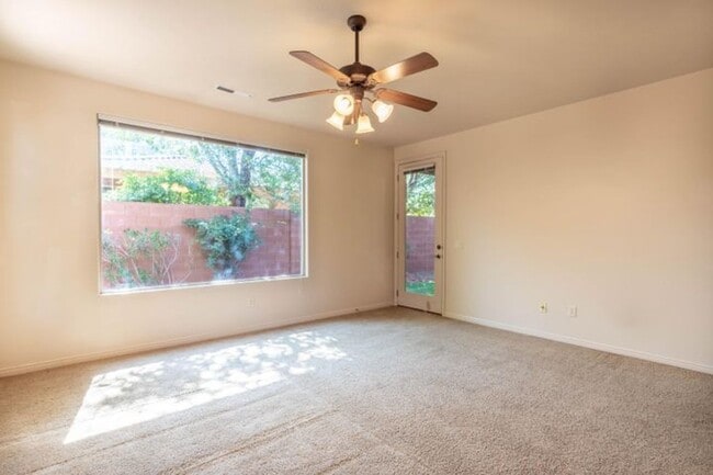 Building Photo - Move-In Ready 3 Bedroom Home in Ivins!