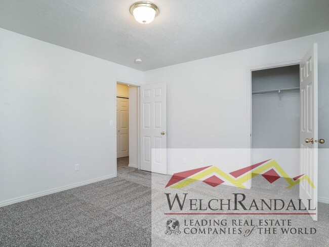 Building Photo - 2 Bed and 1.5 Bath South Ogden Townhome UT!