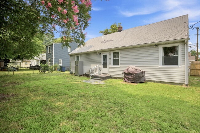 Building Photo - Freshly Renovated Ranch Ready for Move-In