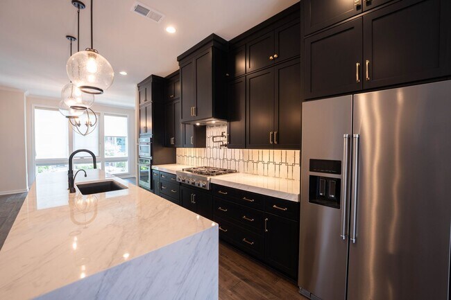 Building Photo - Luxury Reston Rental