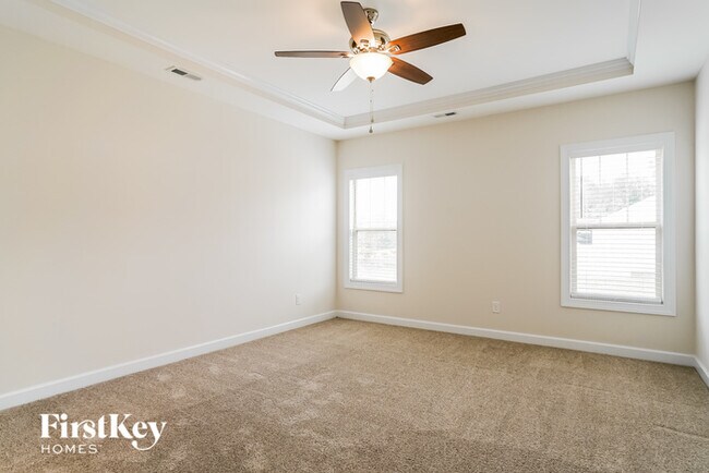 Building Photo - 13 Spruce Pt Dr