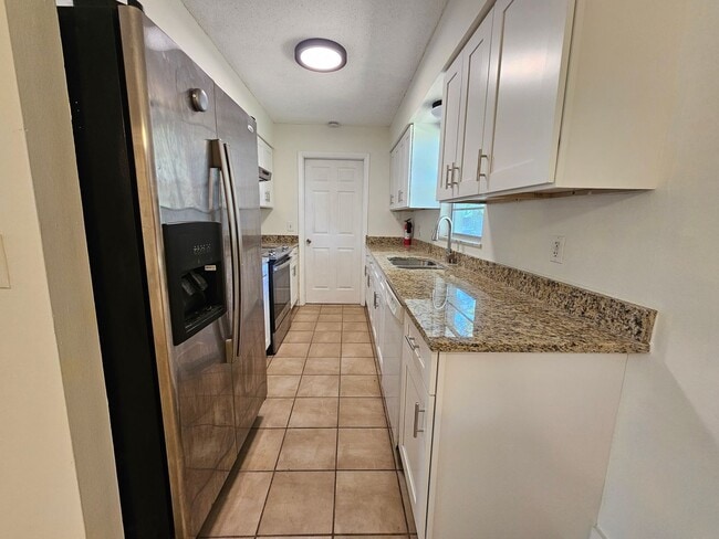 Building Photo - Beautifully Renovated 3-Bedroom, 2-Bath Ho...