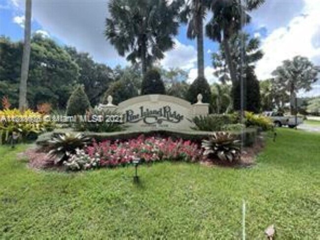 Building Photo - 9441 Live Oak Pl
