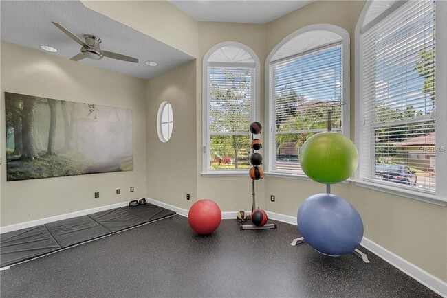 Building Photo - Gorgeous Remodeled 2/2 Floors Condo For Re...