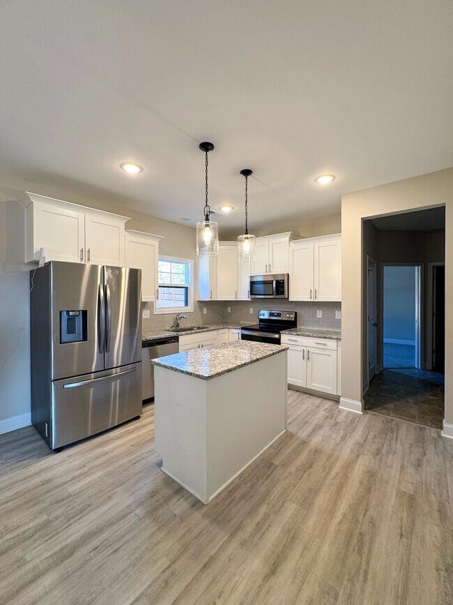 Building Photo - Beautiful 4 Bed 3 Bath Home with Bonus Room