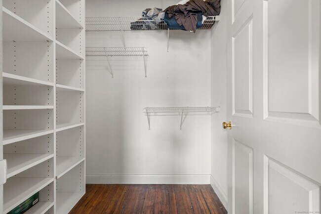 Building Photo - 145 Canal St E