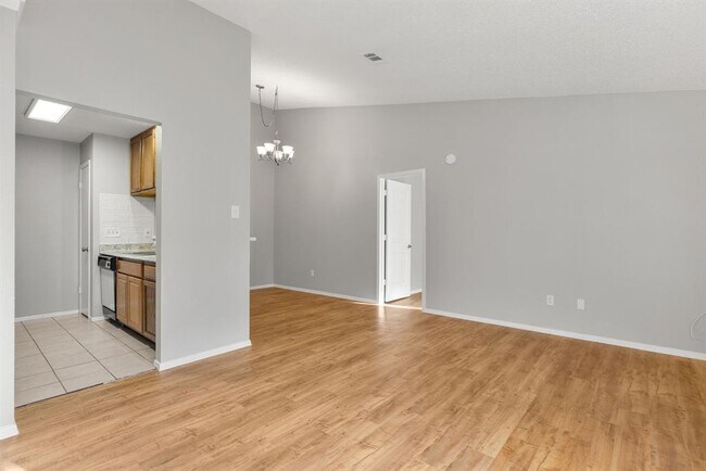 Building Photo - 413 Country Aire Dr