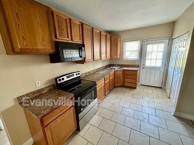 Building Photo - 1614 E Division St