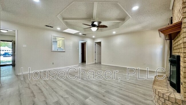 Building Photo - 6814 Hyden Ave