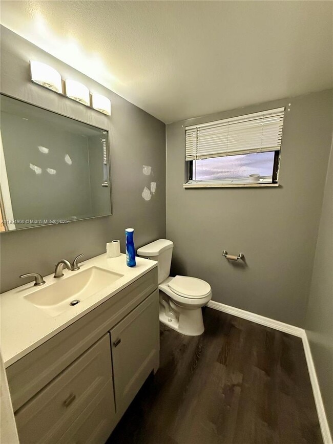 Building Photo - 3 bedroom in Hollywood FL 33021