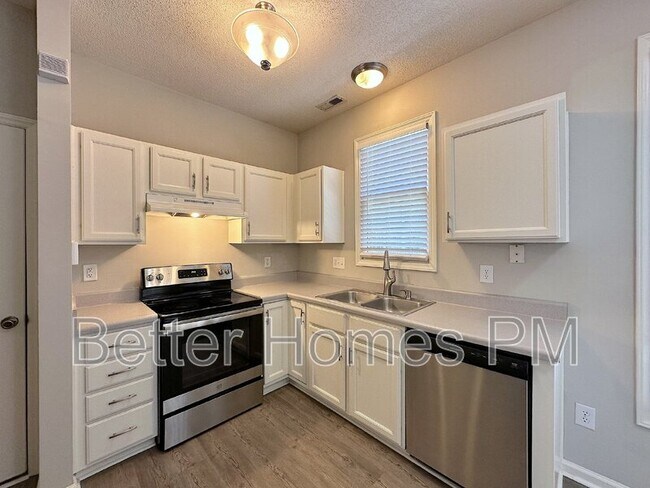 Building Photo - 741 Hanska Way