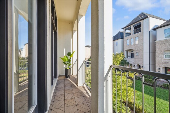 Building Photo - 9455 Fannin St