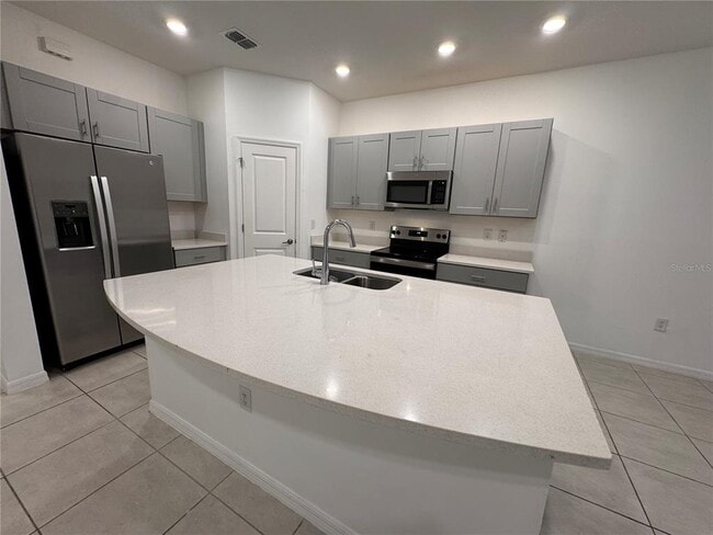 Building Photo - 2906 Canary Ave