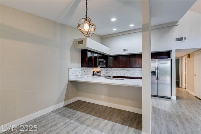 Building Photo - LOCATED IN GATED COMMUNITY JUST MINUTES FR...