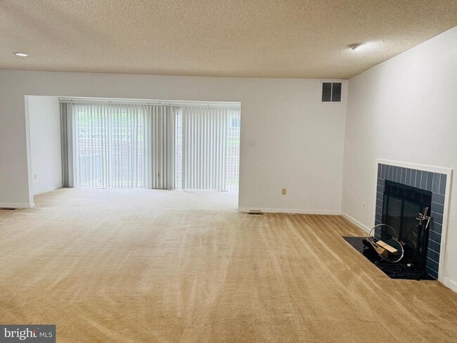 Building Photo - 835 Chanticleer