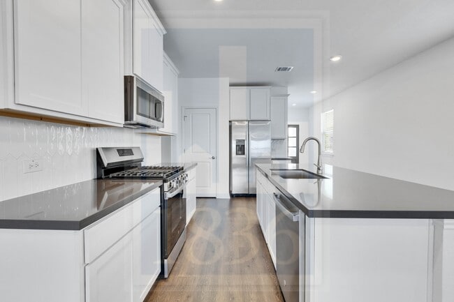 Building Photo - 837 Papaya Dr