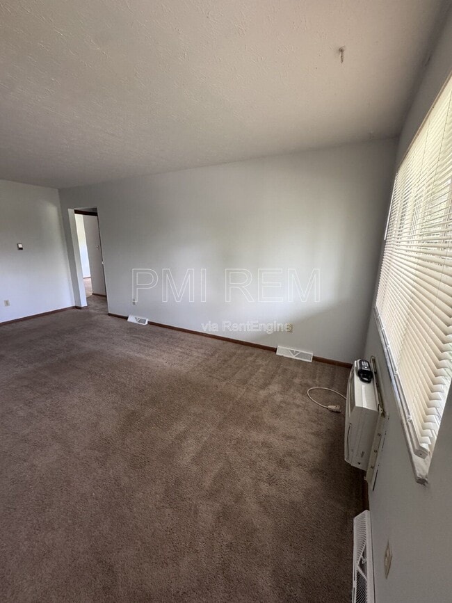 Building Photo - 4020 Vira Rd