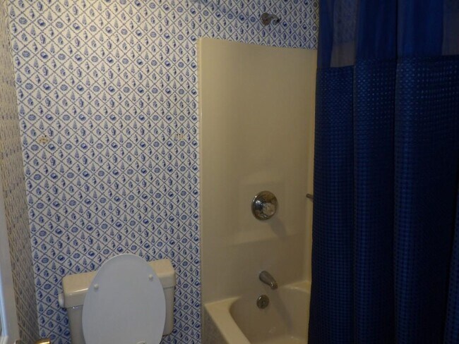 Building Photo - 4230 Pinehurst Cir