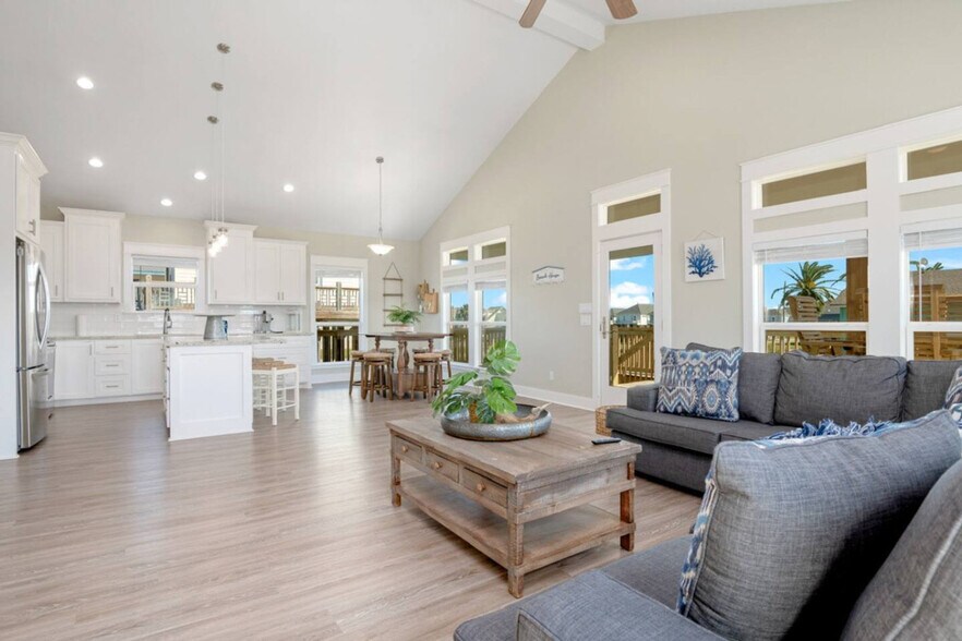 Building Photo - 1973 Ave H