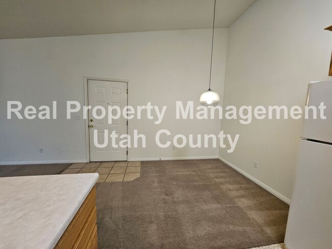 Building Photo - Orem Condo Top Floor Pet Friendly