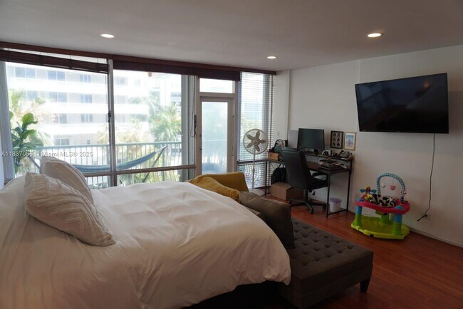 Building Photo - 1408 Brickell Bay Dr
