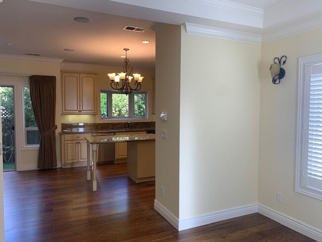 Building Photo - Beautiful Home Downtown Menlo Park